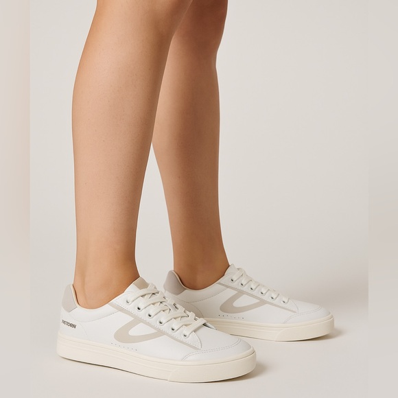 Tretorn Shoes - Tretorn Women’s Serve Sneakers White/Grey Size 8M | Memory Foam NWT